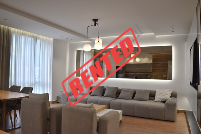 Apartament modern 1+1 me qira ne rrugen Filip Jano tek Bulevardi i Ri ne Tirane.
Eshte e pozicionua